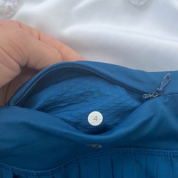 Size 4 Lululemon skirt no longer sold !! - Picture 4 of 5